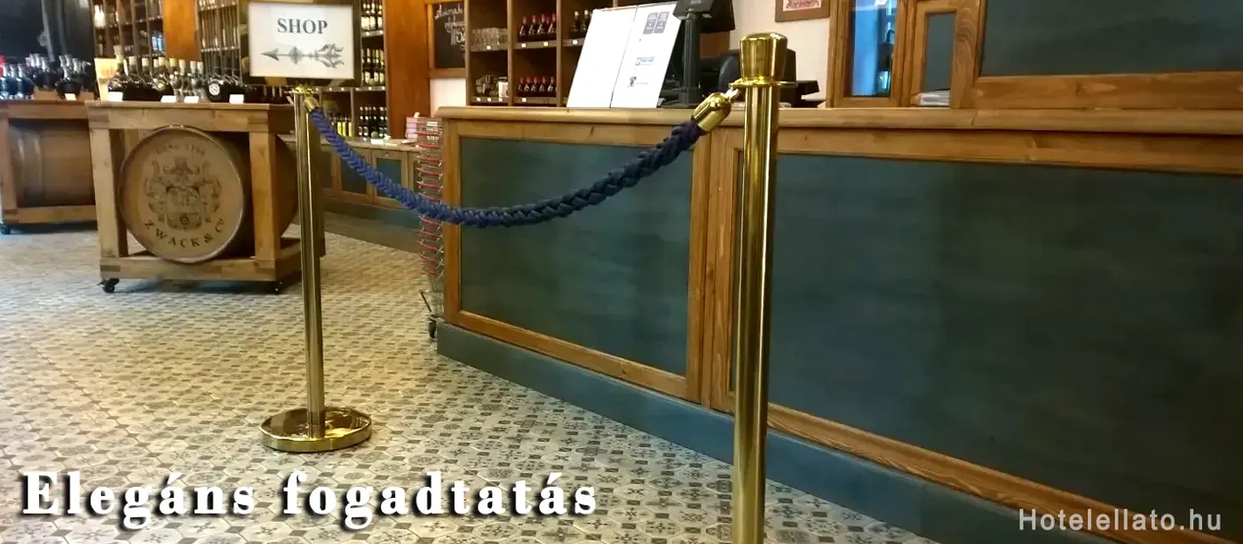 Köteles kordonoszlop bérlésre szállodának