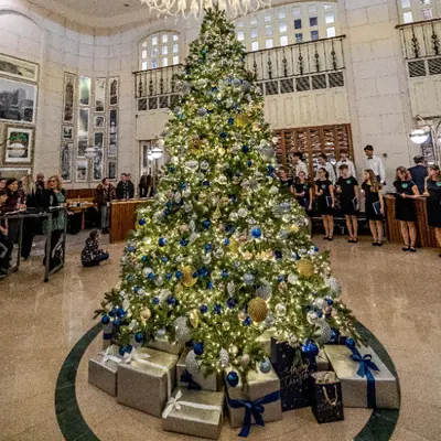 Kigyúltak az ünnepi fények a The Ritz-Carlton, Budapest karácsonyfáján